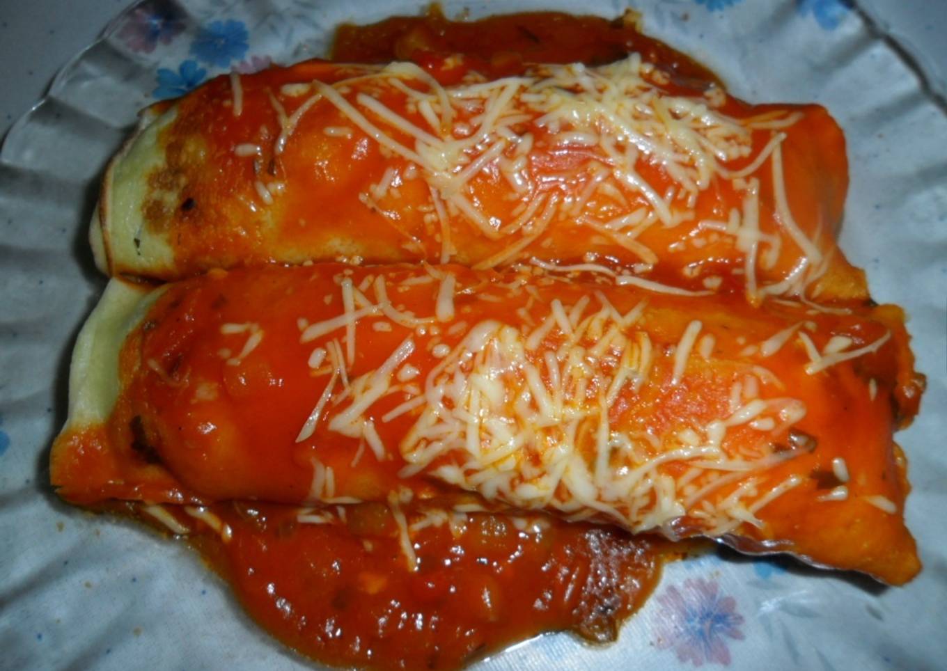 Canelones de acelga y paté con salsa de tomate<br />