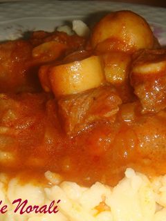 Una foto de Gulasch húngaro tradicional