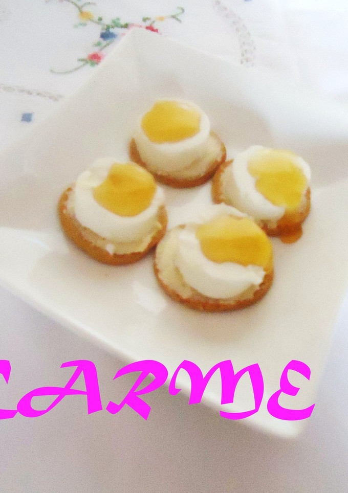 Una foto de Canapés de queso de cabra y miel