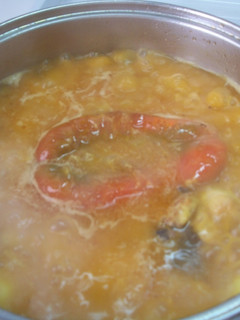 Una foto de Guiso de muslos de pollo con pimiento y tallarines