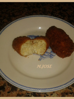 Una foto de Croquetas de nueces a los tres quesos