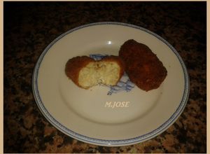Una foto de Croquetas de nueces a los tres quesos
