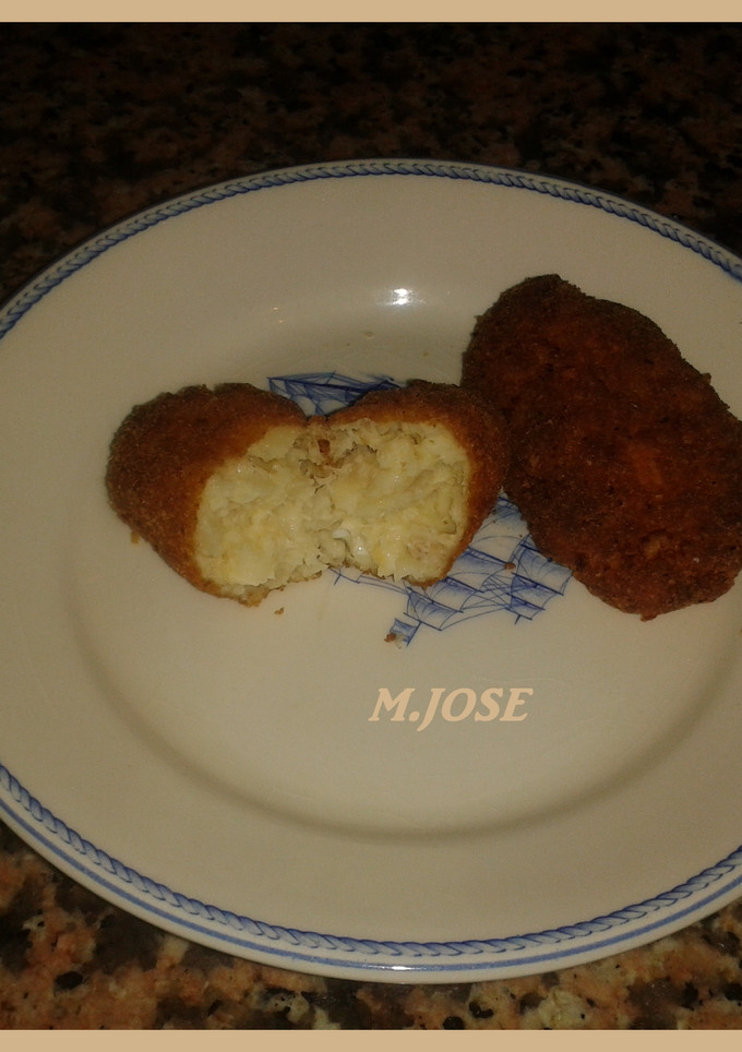 Una foto de Croquetas de nueces a los tres quesos