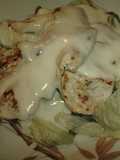 Pechuga de pavo en lecho de canónigos e iceberg
