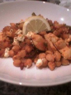 Una foto de Sorpresa de garbanzos con pollo, cilantro y limón