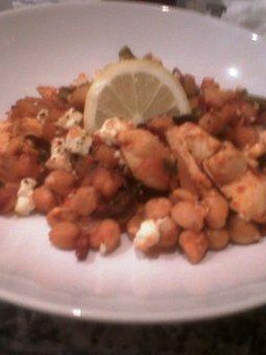 Una foto de Sorpresa de garbanzos con pollo, cilantro y limón