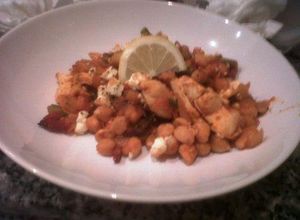 Una foto de Sorpresa de garbanzos con pollo, cilantro y limón