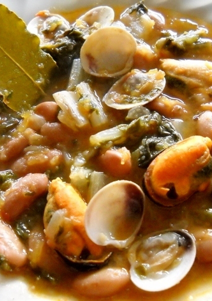 Una foto de Judías canela con acelgas y chirlas