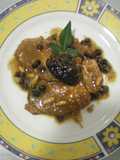 Lomo con salsa de ciruelas y piñones