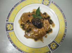 Foto principal de Lomo con salsa de ciruelas y piñones