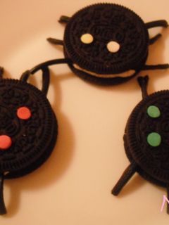 Una foto de Oreo arañas para Halloween