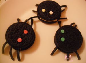 Una foto de Oreo arañas para Halloween