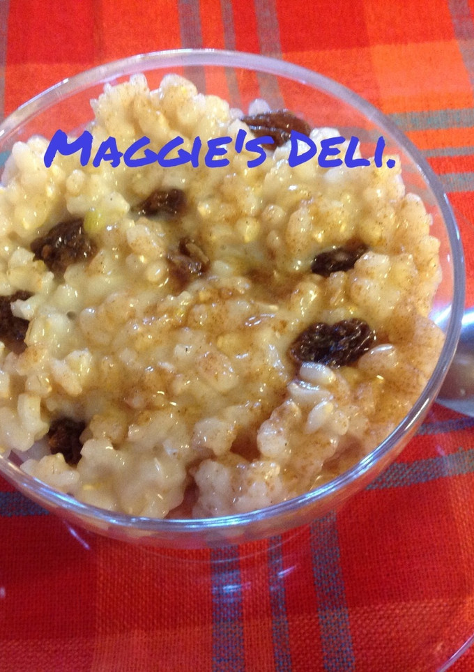 Una foto de Arroz integral con leche y pasas 