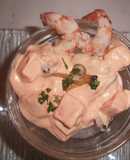 Cóctel de mejillones, surimi y langostinos en salsa rosa
