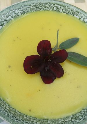 Una foto de Sopa crema de maíz tierno