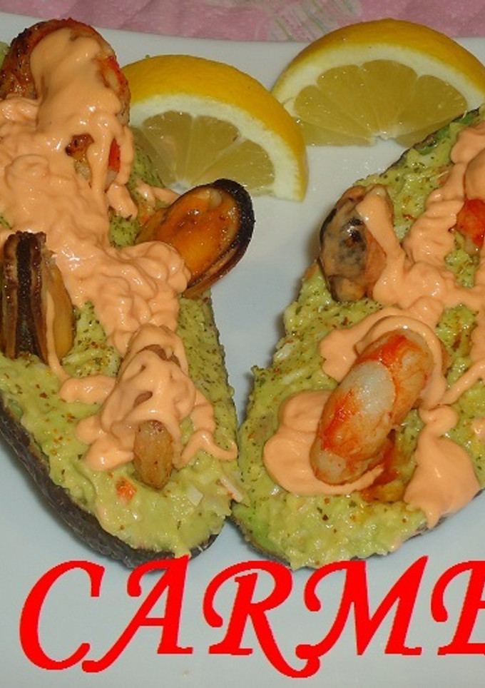 Una foto de Aguacate relleno de marisco