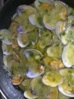 Una foto de Almejas de carril en salsa verde