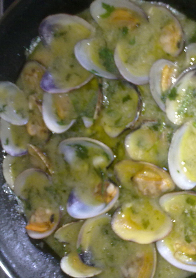 Una foto de Almejas de carril en salsa verde