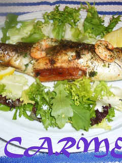 Una foto de Lubina rellena de gambas y orejones