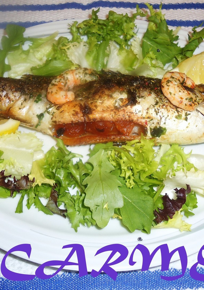 Una foto de Lubina rellena de gambas y orejones
