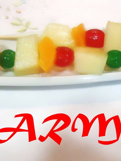 Una foto de Brochetas de melón y melocotón