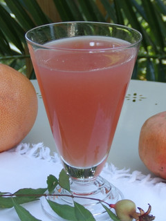 Una foto de Cóctel de pomelo y granada