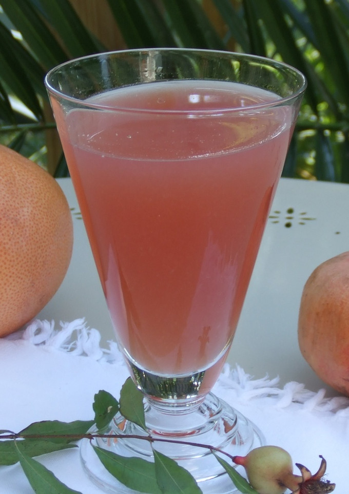 Una foto de Cóctel de pomelo y granada