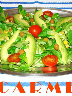 Una foto de Ensalada mixta con aguacate