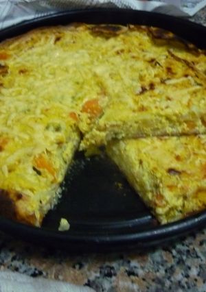 Una foto de Tarta de cebollas y verduras casera