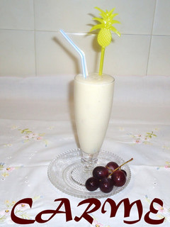 Una foto de Batido de chirimoya y uvas