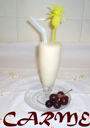 Una foto de Batido de chirimoya y uvas