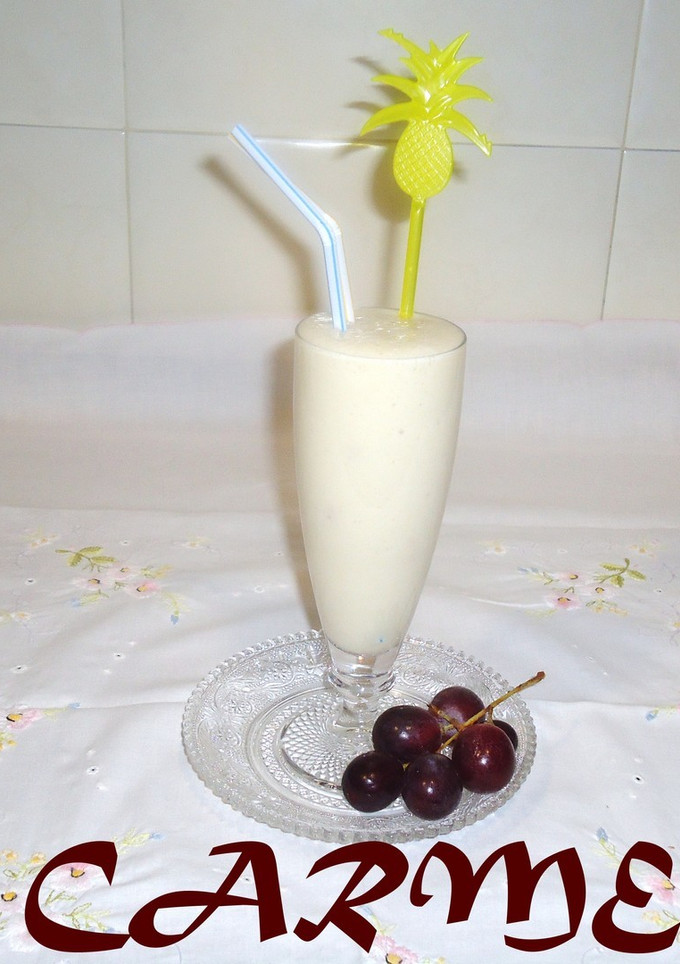 Una foto de Batido de chirimoya y uvas