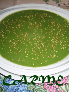 Una foto de Crema de espinacas y garbanzos