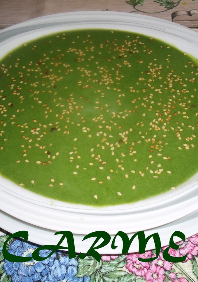 Una foto de Crema de espinacas y garbanzos
