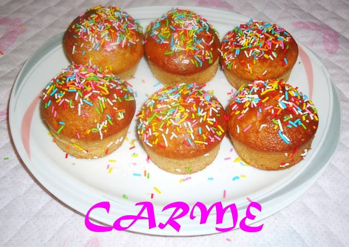 Foto principal de Muffins con chocolate y virutas de colores
