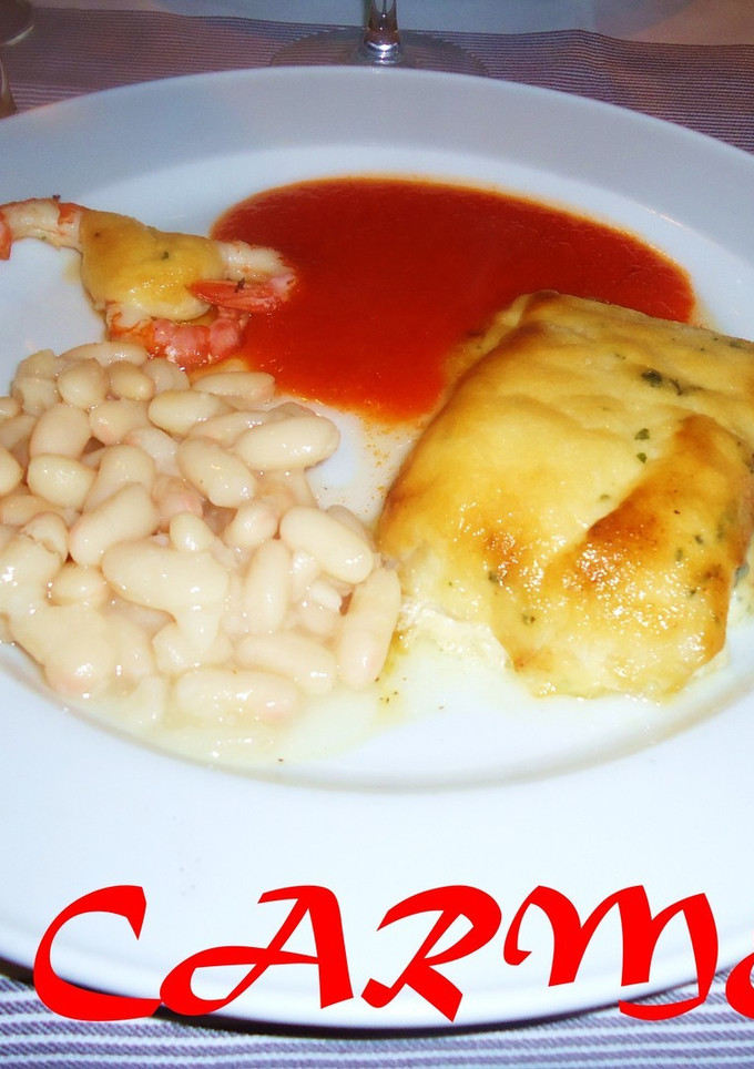 Una foto de Bacalao gratinado con langostinos y judías blancas