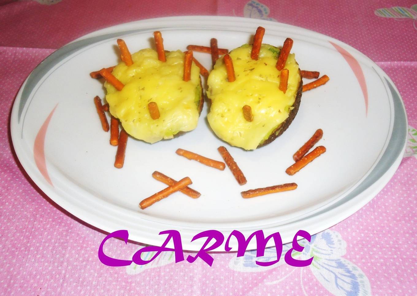 Aguacates rellenos con jamón york y queso fundido<br />