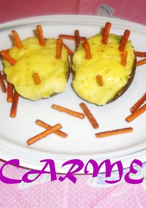 Una foto de Aguacates rellenos con jamón york y queso fundido