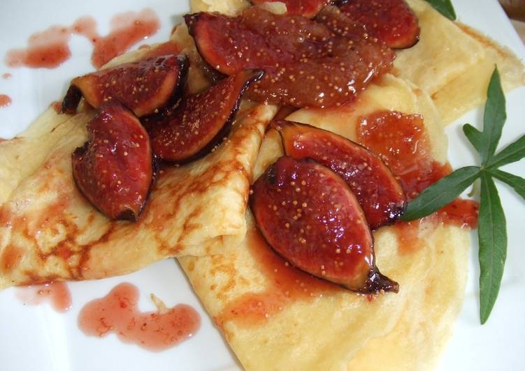 Crêpes con nata e higos caramelizados