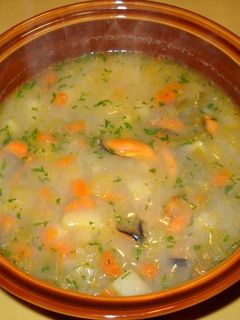Una foto de Menestra de patatas y manzanas con mejillones