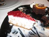 Tarta de queso con mermelada de frambuesa