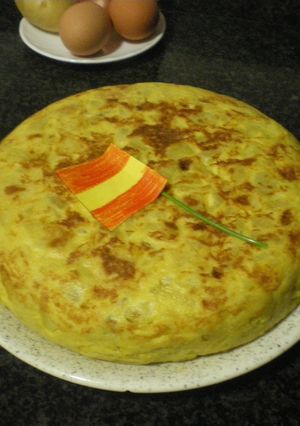 Una foto de Tortilla de patatas con cebolla fácil