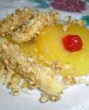 Piña caramelizada con plátano rebozado en nueces