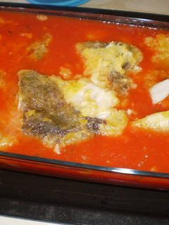 Una foto de Bacalao con tomate al horno