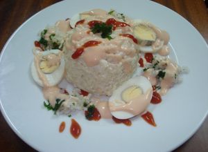 Foto principal de Arroz con atún, huevos y salsa golf