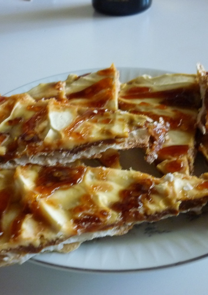 Una foto de Tarta de dulce de leche y crema