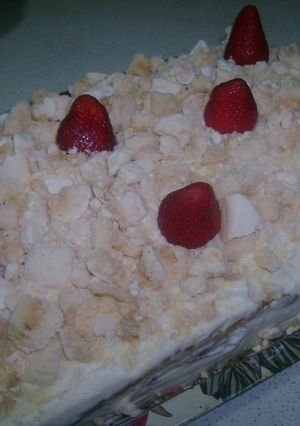 Una foto de Torta primavera de frutillas