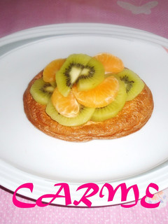 Una foto de Pavlova de kiwi