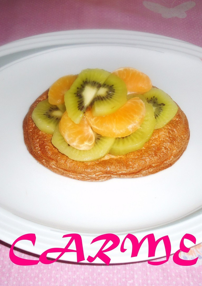 Una foto de Pavlova de kiwi