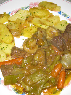 Una foto de Carne guisada con menestra